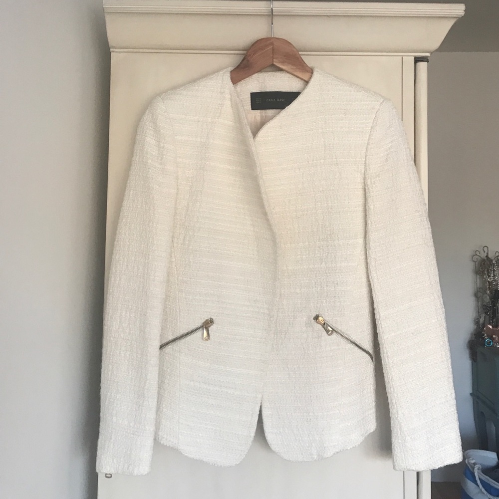 White blazer, polyester. Zara Basic.